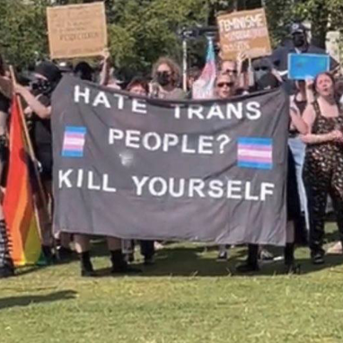 Nesnášíš trans lidi? Zabij se